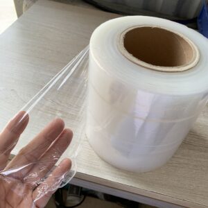 So sánh màng chít PE và túi nilon thường khi quấn hàng pallet