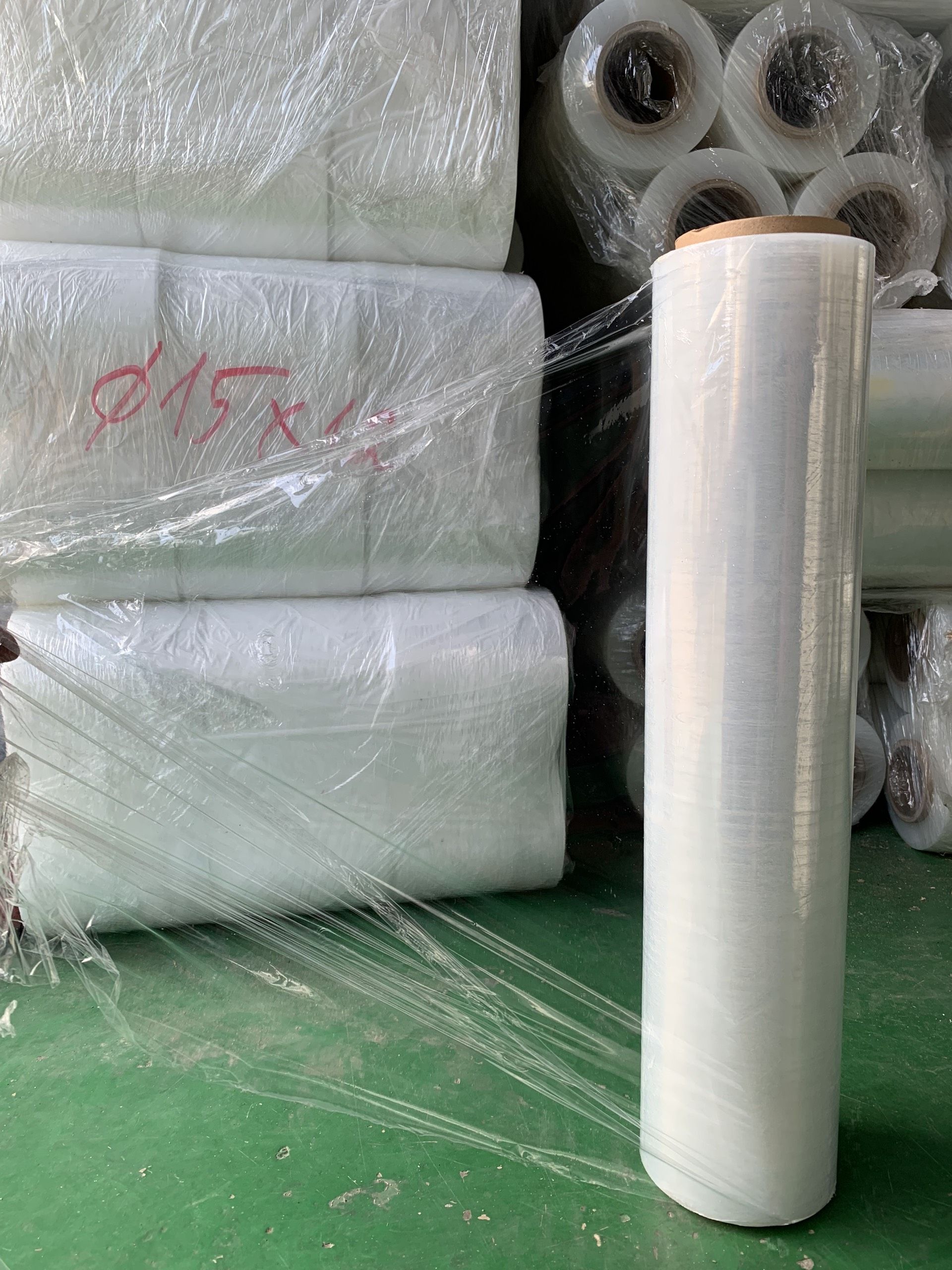 Màng chít PE quấn hàng giá sỉ cho doanh nghiệp